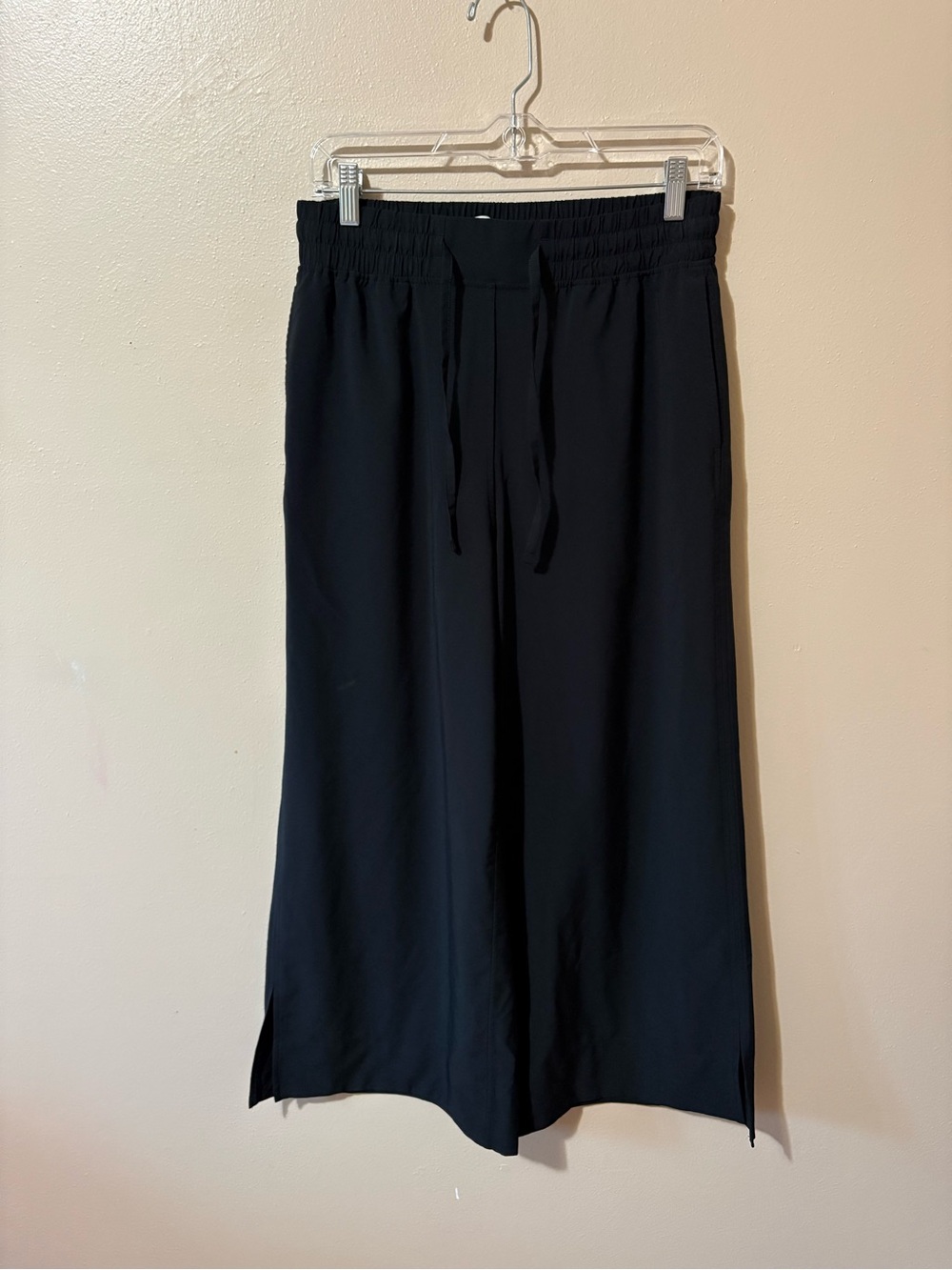 CRZ YOGA Lightweight Wide-Leg Cropped Pants women’s size Medium in Black